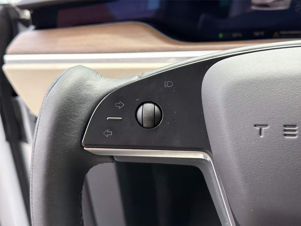 Thumbnail: 2022 Tesla Model X - 26