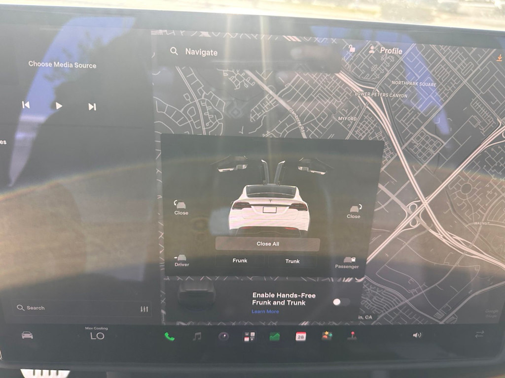 Thumbnail: 2022 Tesla Model X - 11