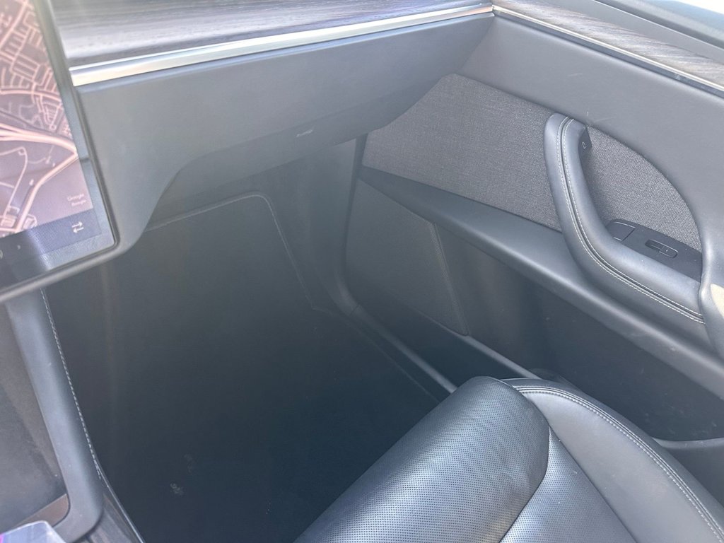 Thumbnail: 2022 Tesla Model X - 21