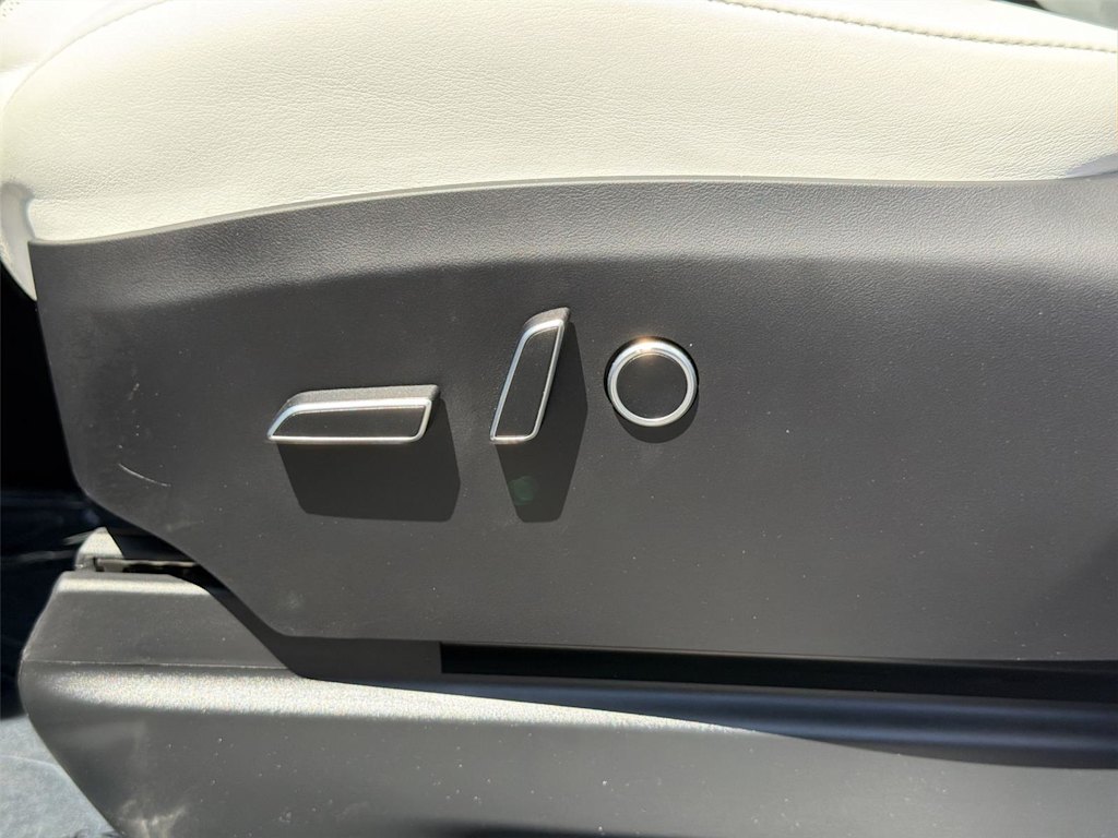 Thumbnail: 2023 Tesla Model X - 25