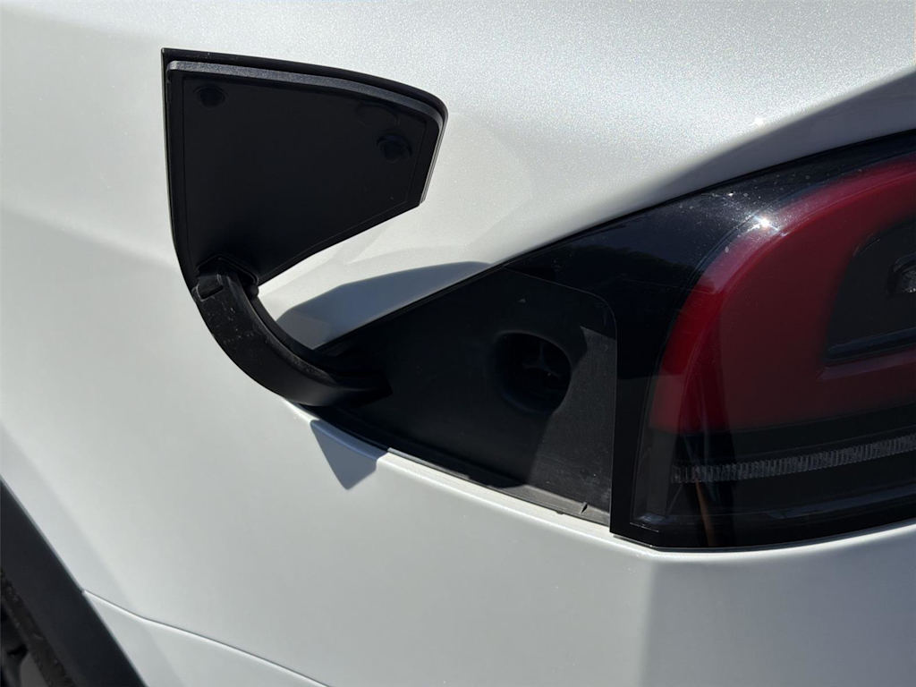 Thumbnail: 2023 Tesla Model X - 22
