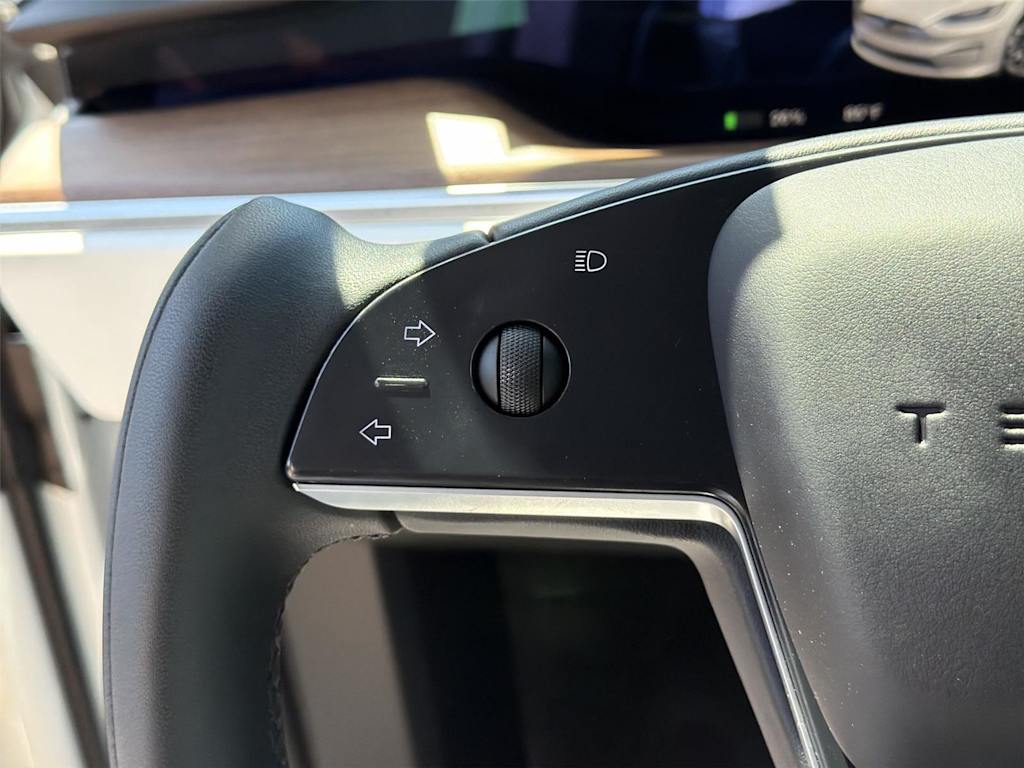 Thumbnail: 2023 Tesla Model X - 28