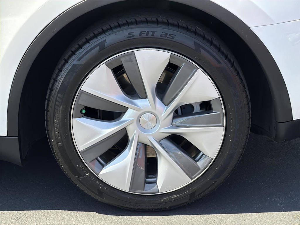 Thumbnail: 2023 Tesla Model Y - 8