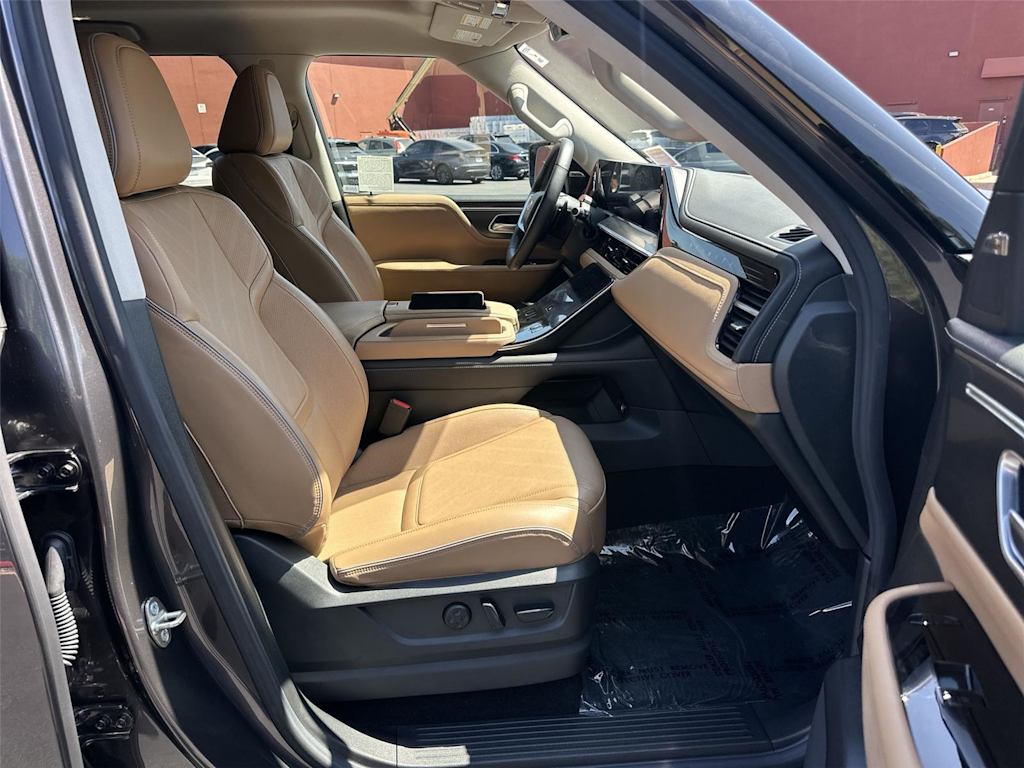 Thumbnail: 2025 INFINITI QX80 - 12