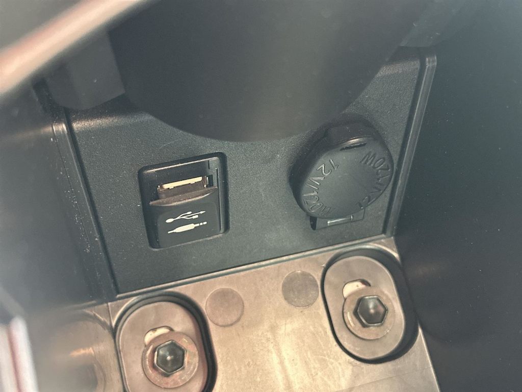 Thumbnail: 2015 Toyota Prius - 32