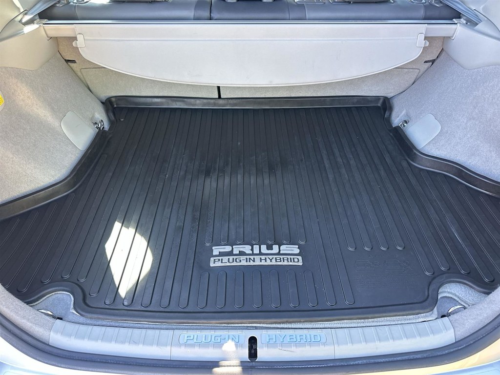 Thumbnail: 2015 Toyota Prius - 18