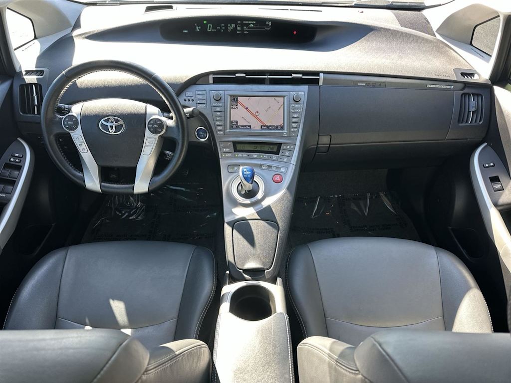 Thumbnail: 2015 Toyota Prius - 9