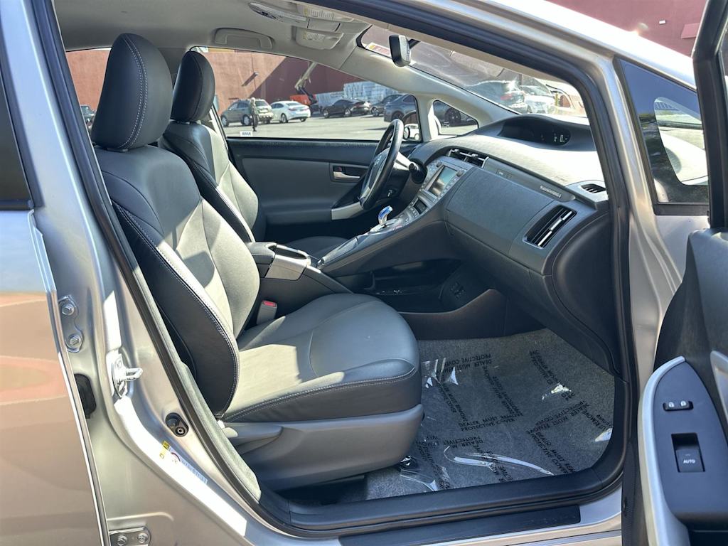 Thumbnail: 2015 Toyota Prius - 11