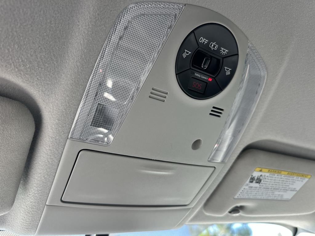 Thumbnail: 2015 Toyota Prius - 31