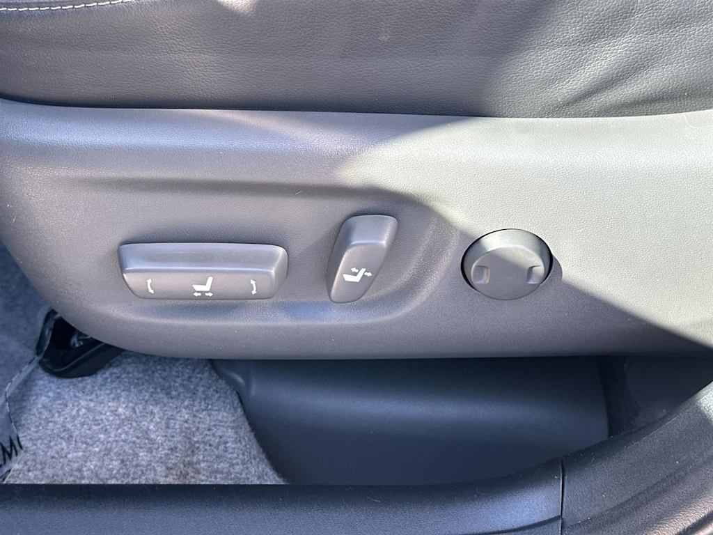 Thumbnail: 2015 Toyota Prius - 23