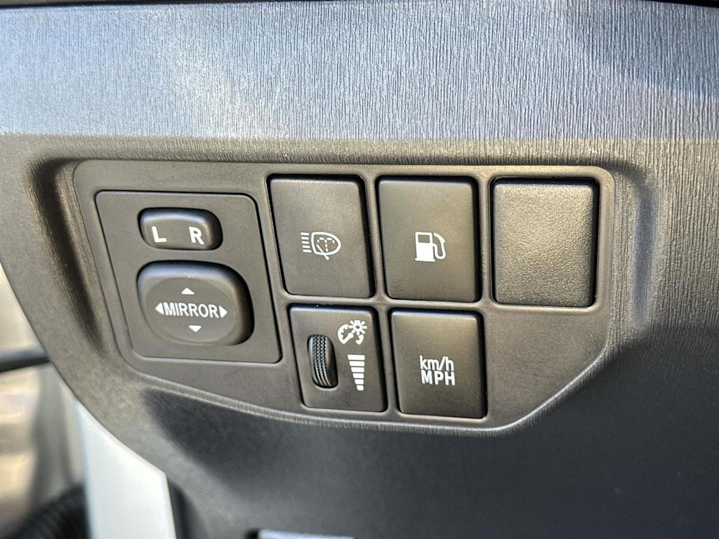 Thumbnail: 2015 Toyota Prius - 29