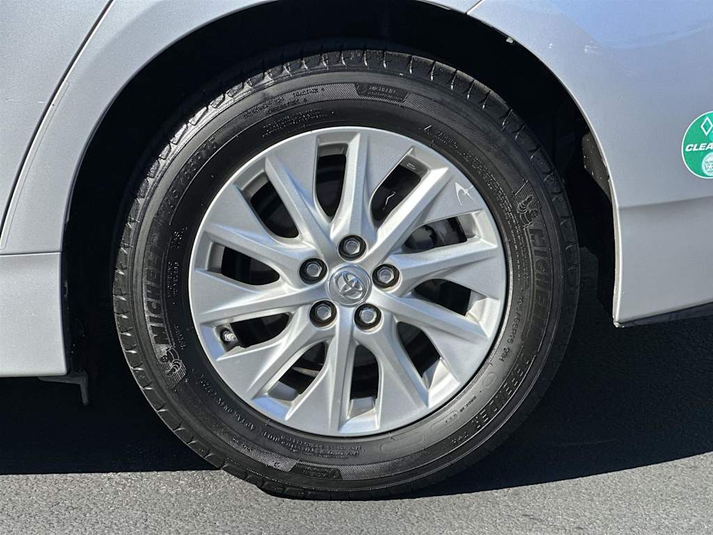 Thumbnail: 2015 Toyota Prius - 7