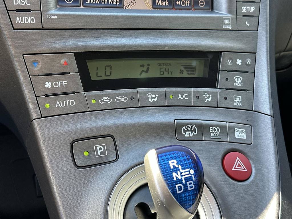 Thumbnail: 2015 Toyota Prius - 27