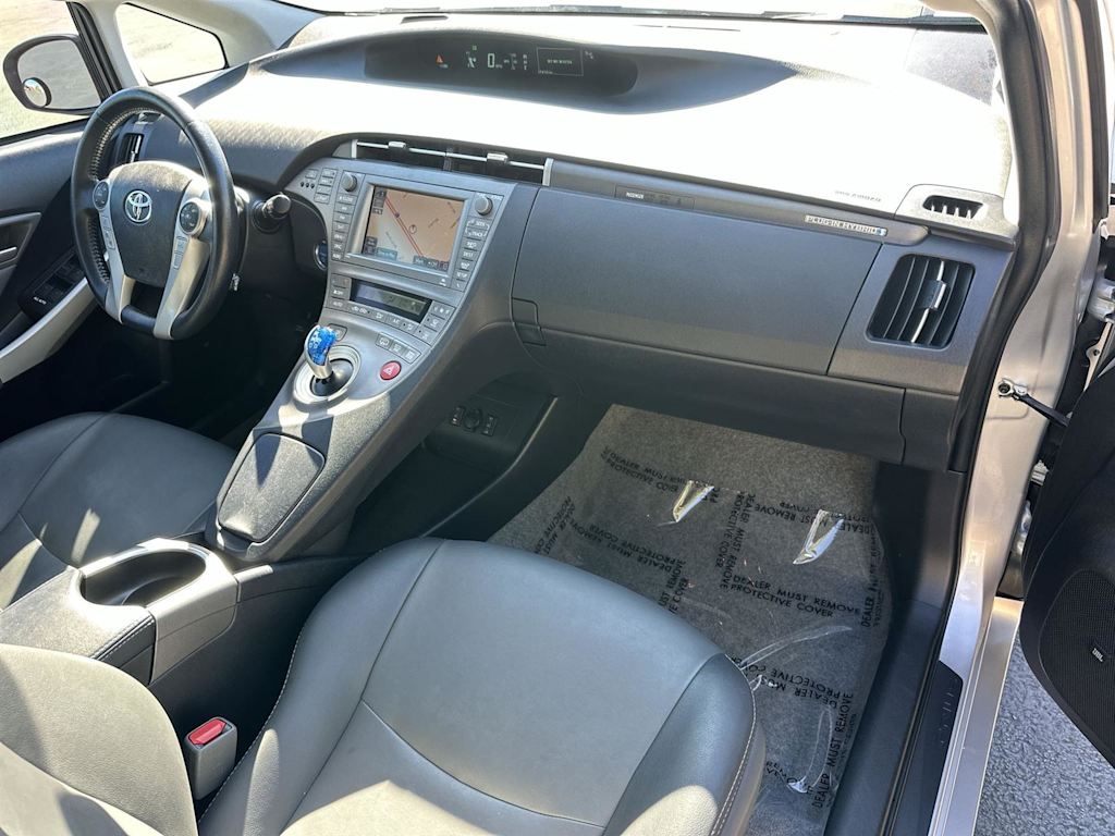 Thumbnail: 2015 Toyota Prius - 13
