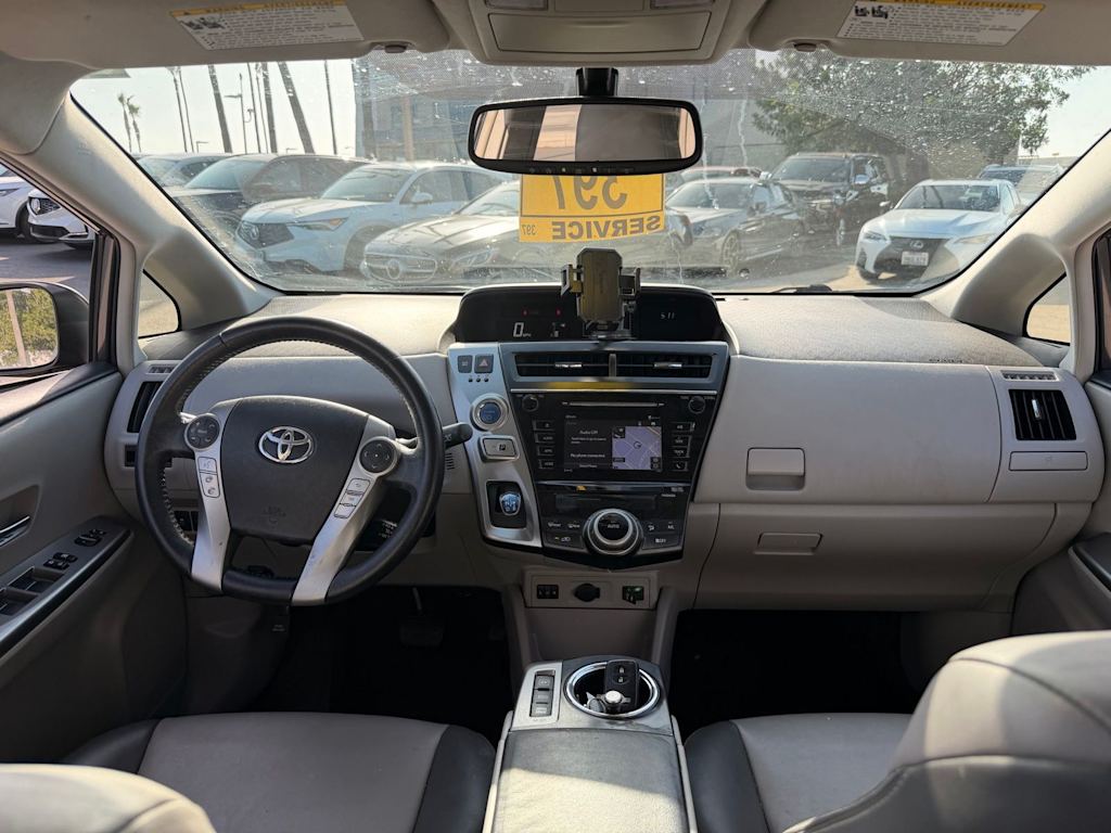 Thumbnail: 2016 Toyota Prius v - 8