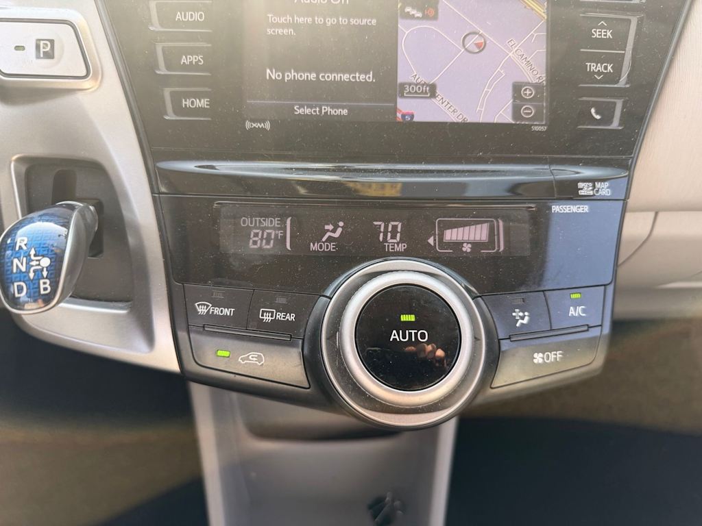 Thumbnail: 2016 Toyota Prius v - 20