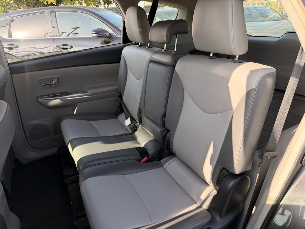 Thumbnail: 2016 Toyota Prius v - 10