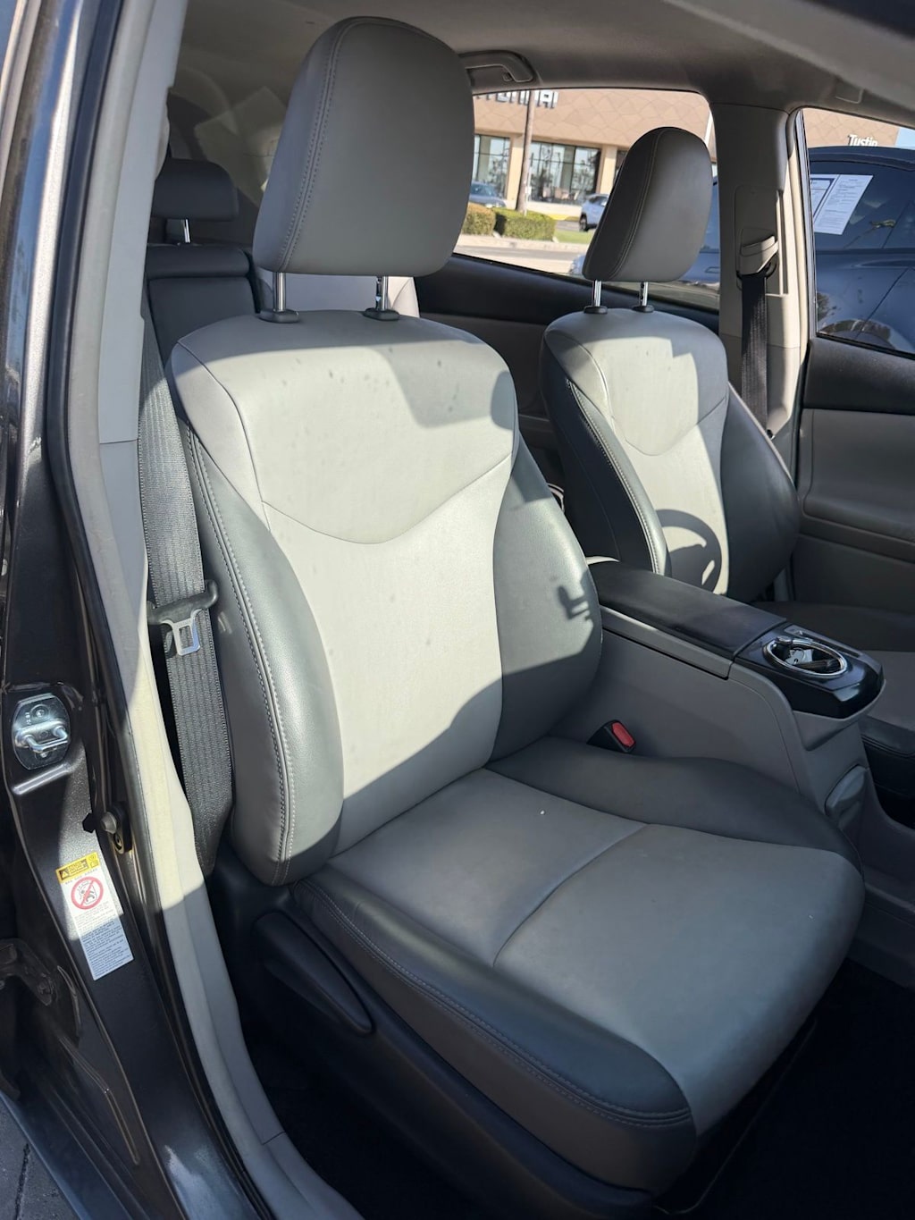 Thumbnail: 2016 Toyota Prius v - 9