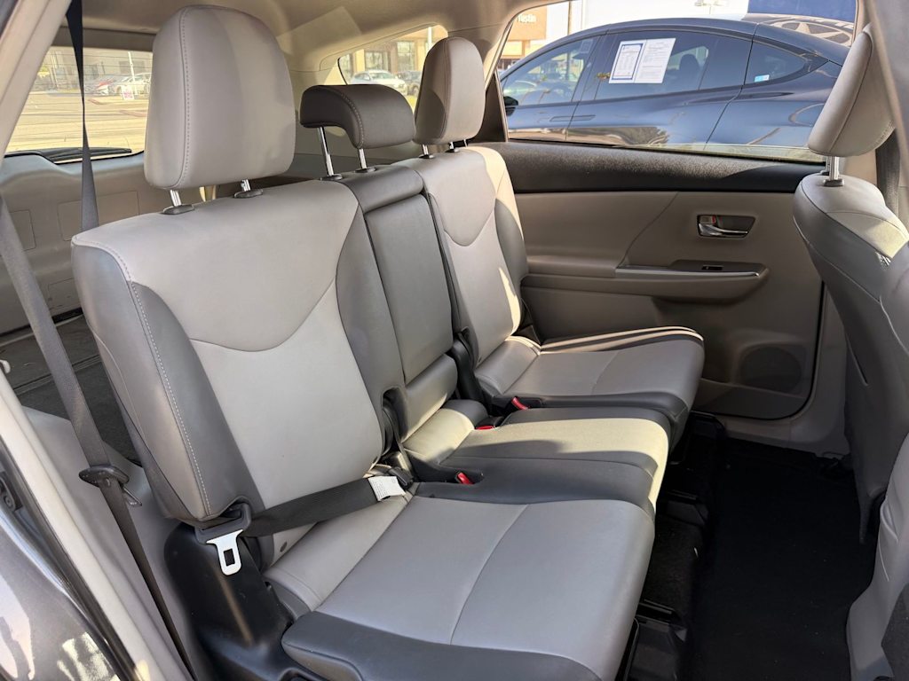 Thumbnail: 2016 Toyota Prius v - 18