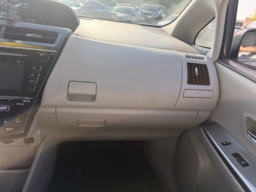 Thumbnail: 2016 Toyota Prius v - 21