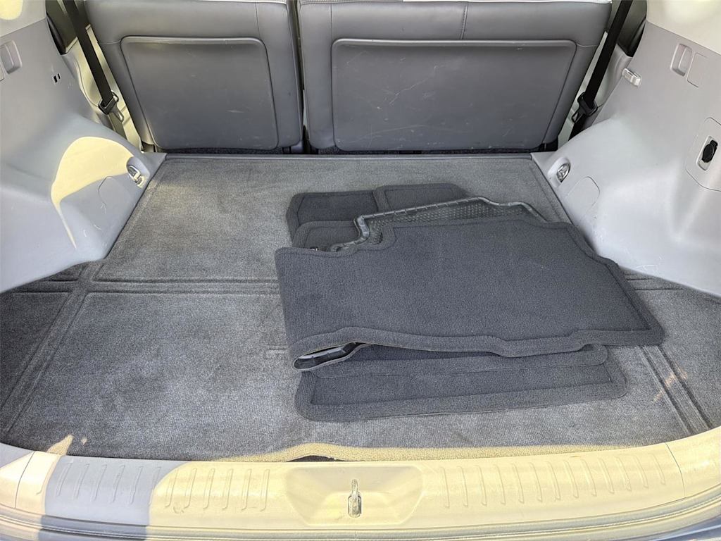 Thumbnail: 2016 Toyota Prius v - 18