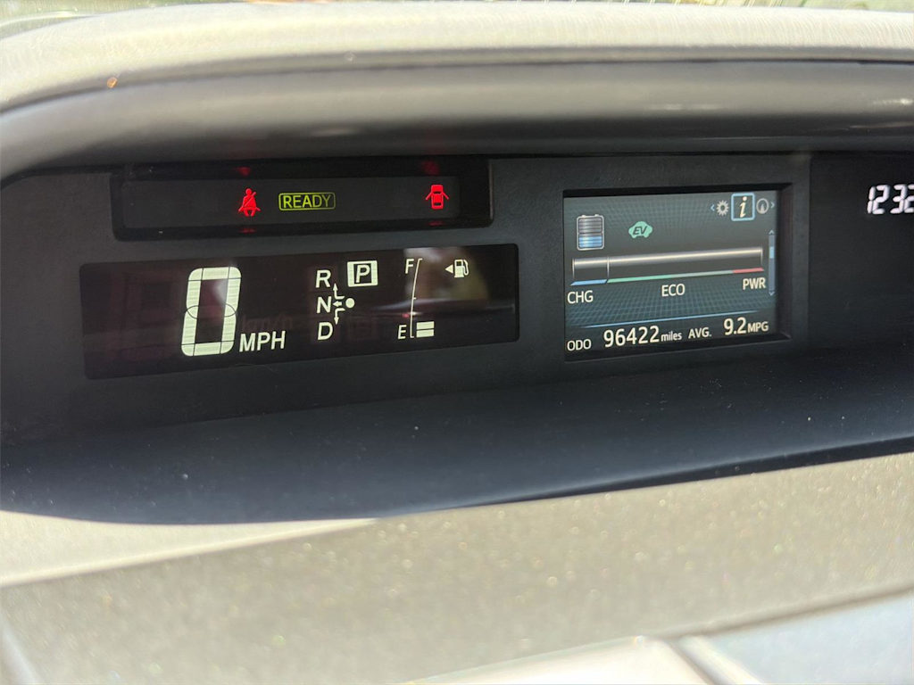 Thumbnail: 2016 Toyota Prius v - 31