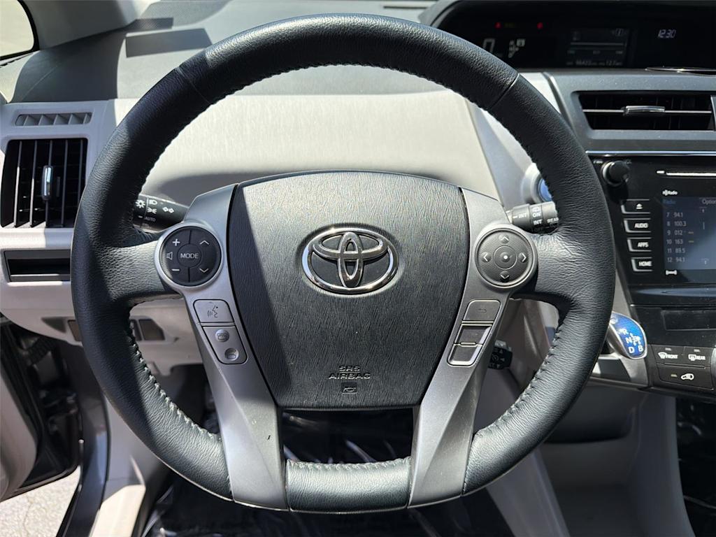 Thumbnail: 2016 Toyota Prius v - 14