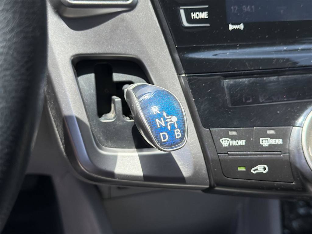 Thumbnail: 2016 Toyota Prius v - 16