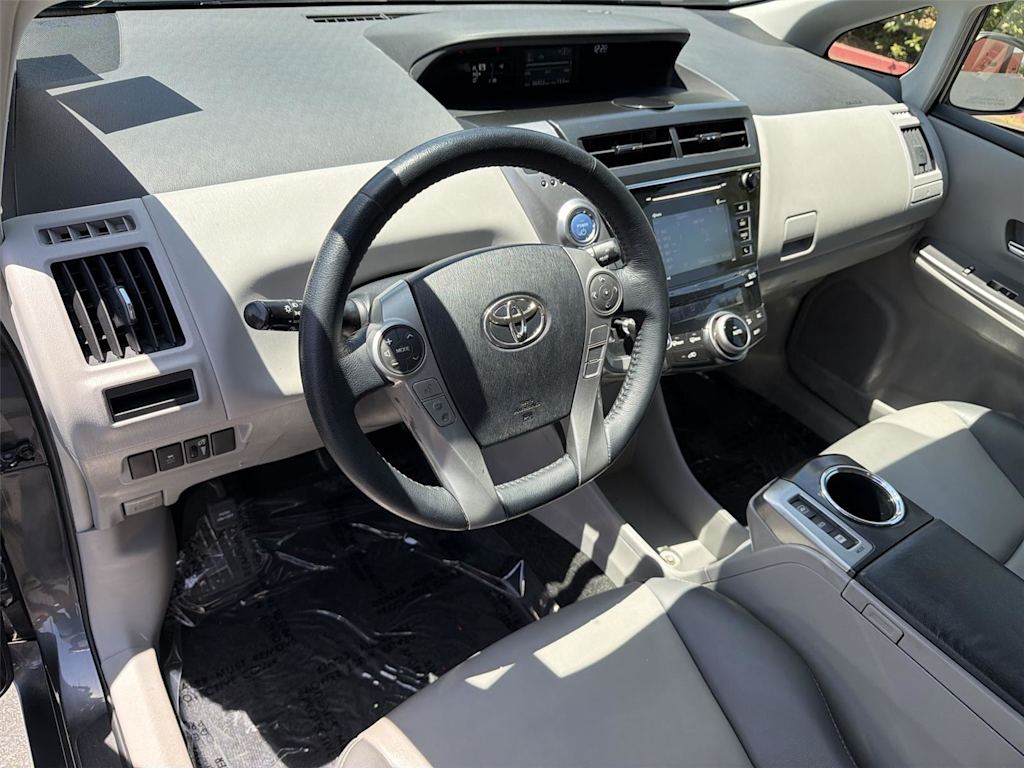 Thumbnail: 2016 Toyota Prius v - 2