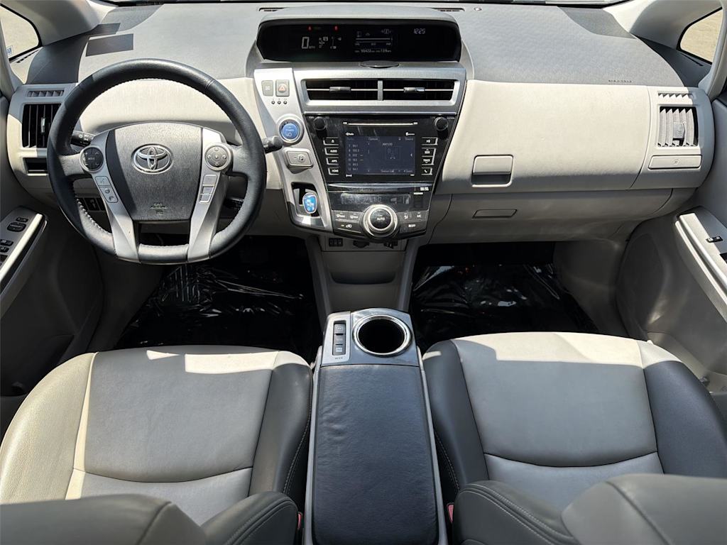 Thumbnail: 2016 Toyota Prius v - 10