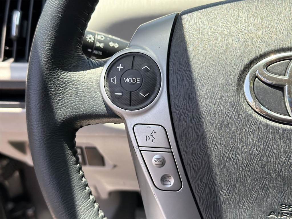 Thumbnail: 2016 Toyota Prius v - 23