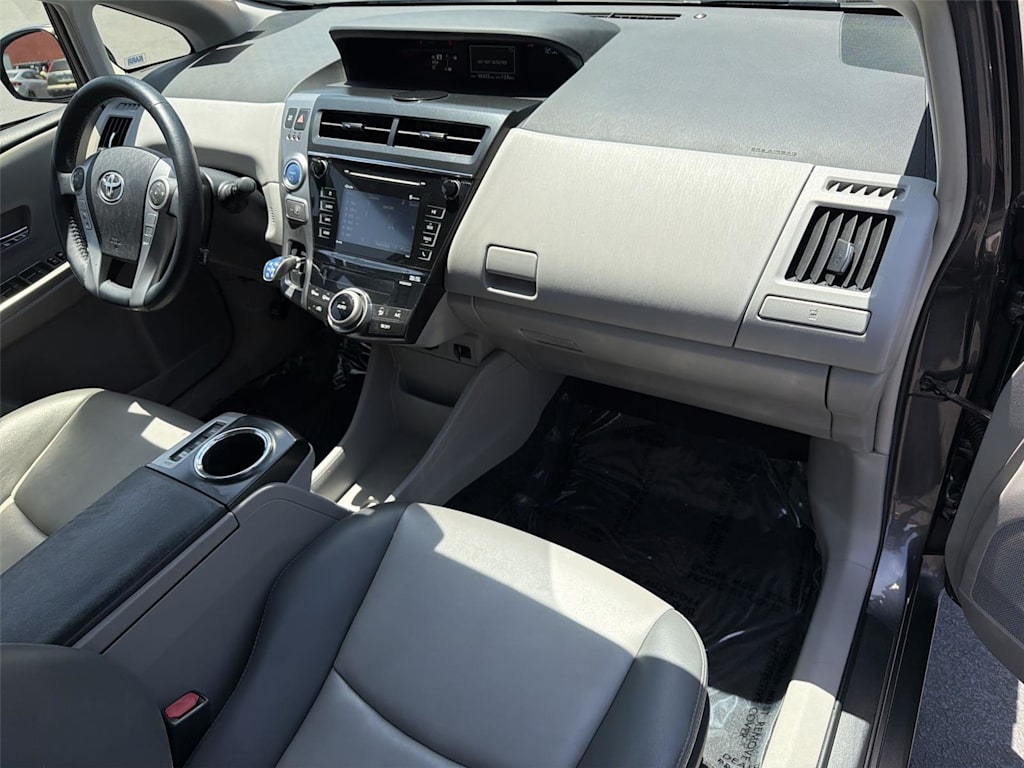 Thumbnail: 2016 Toyota Prius v - 13