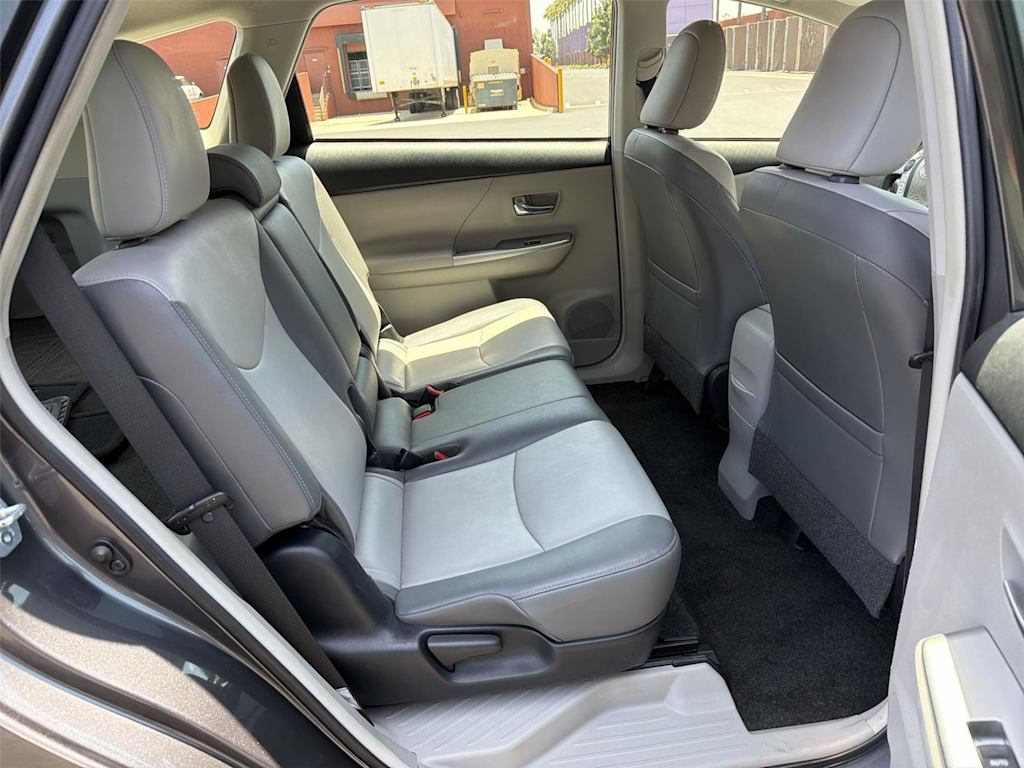 Thumbnail: 2016 Toyota Prius v - 20