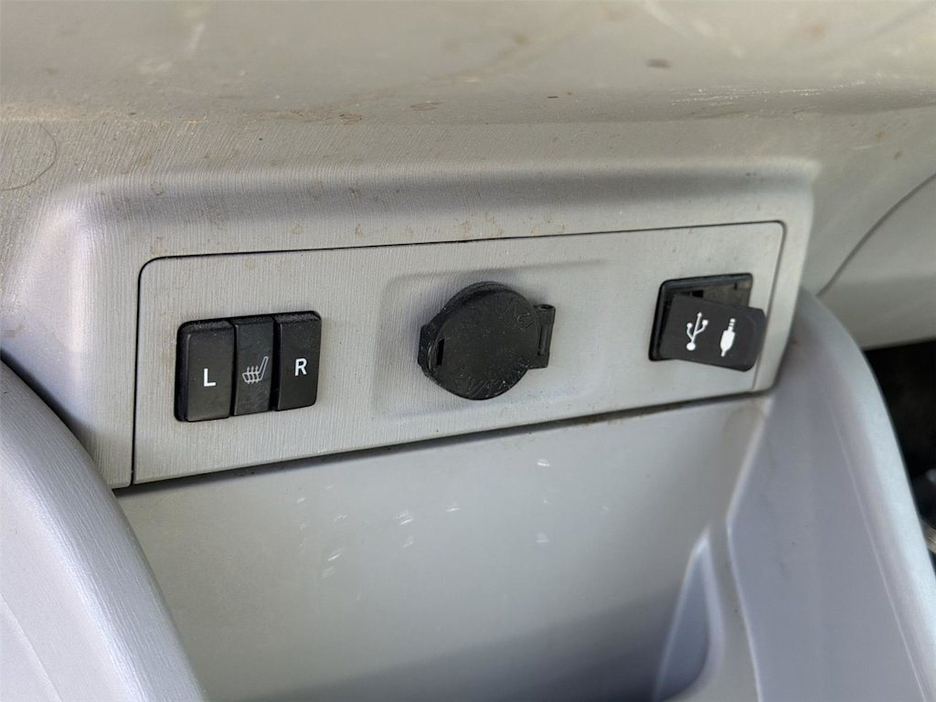 Thumbnail: 2016 Toyota Prius v - 28