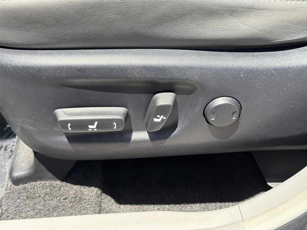Thumbnail: 2016 Toyota Prius v - 22