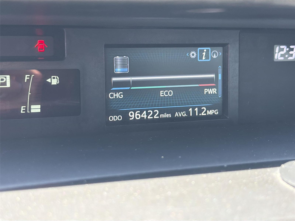 Thumbnail: 2016 Toyota Prius v - 17