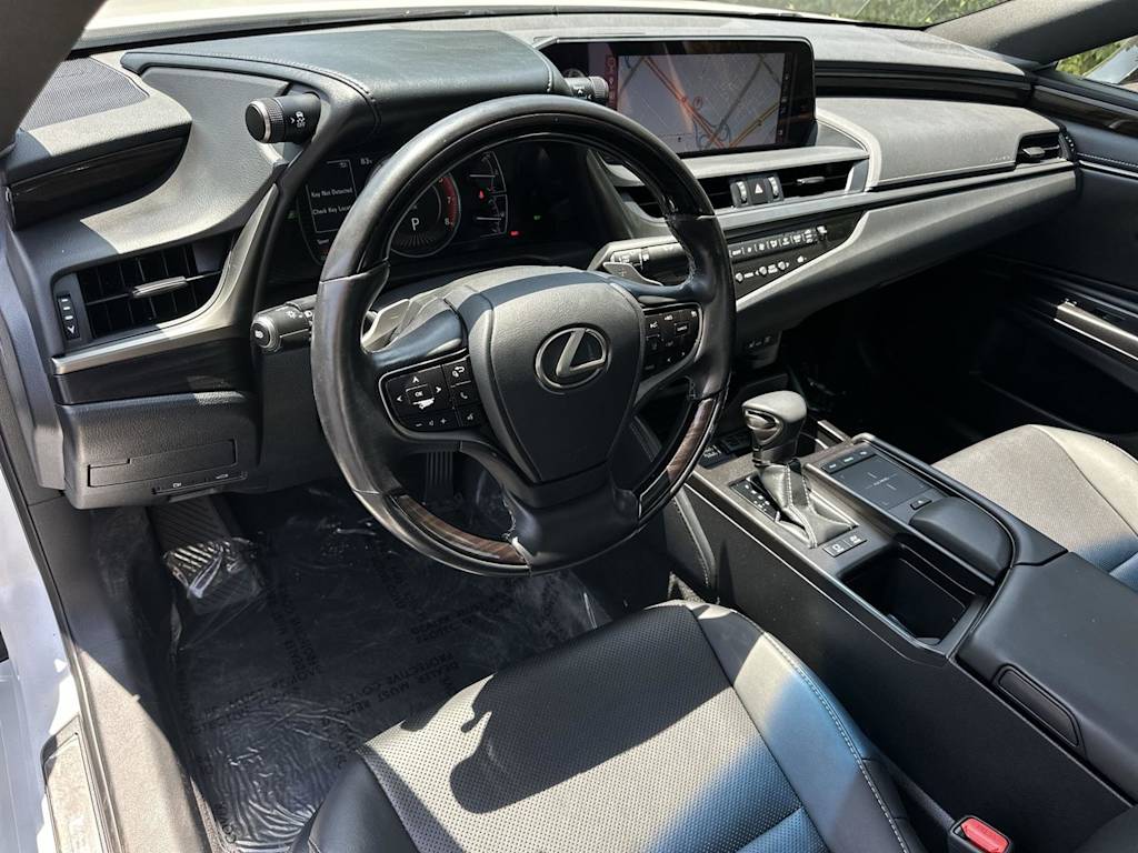 Thumbnail: 2019 Lexus ES - 2