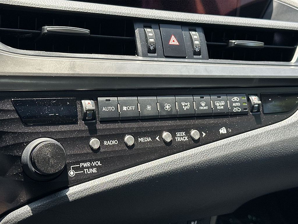 Thumbnail: 2019 Lexus ES - 29