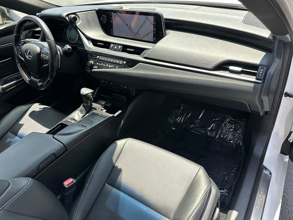 Thumbnail: 2019 Lexus ES - 12