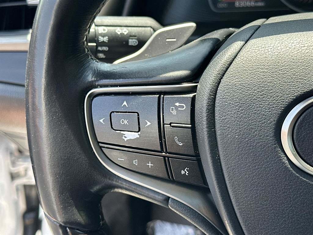 Thumbnail: 2019 Lexus ES - 24