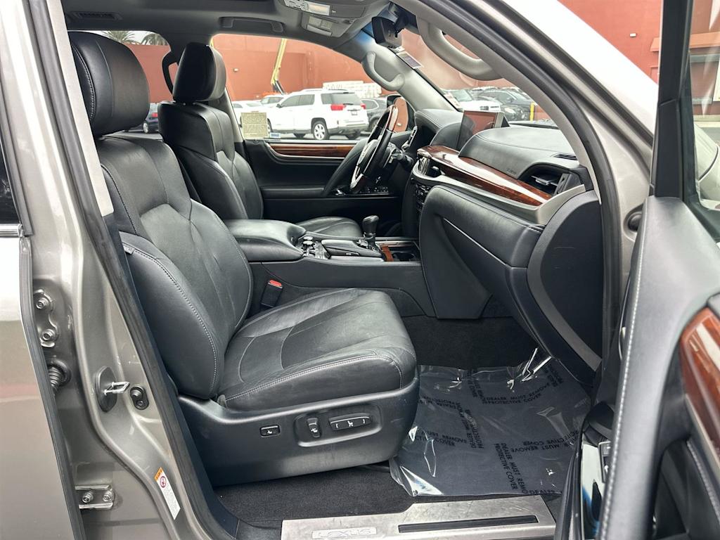 Thumbnail: 2019 Lexus LX - 12