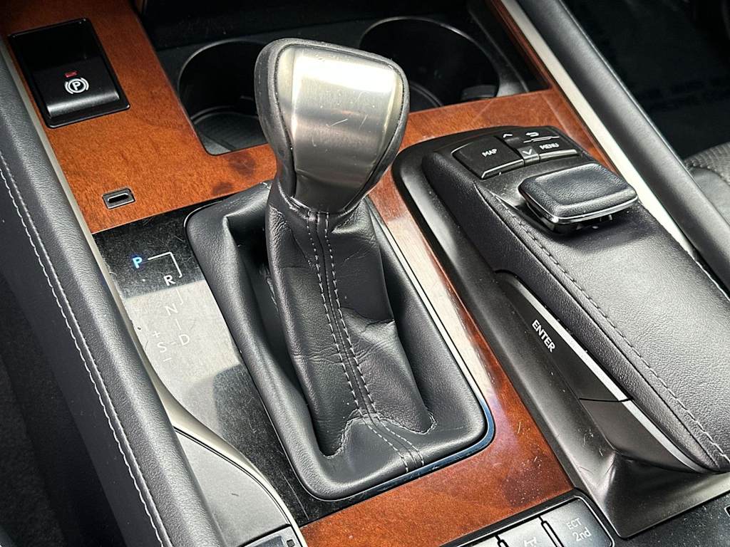 Thumbnail: 2019 Lexus LX - 17