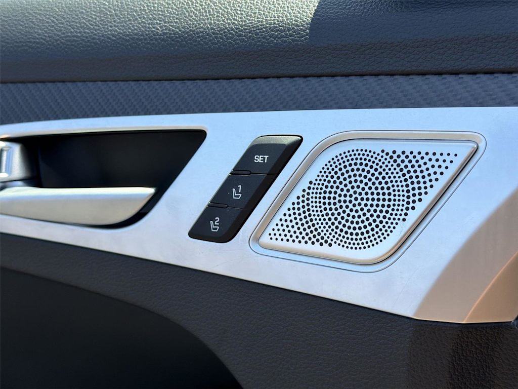 Thumbnail: 2018 Genesis G80 - 33