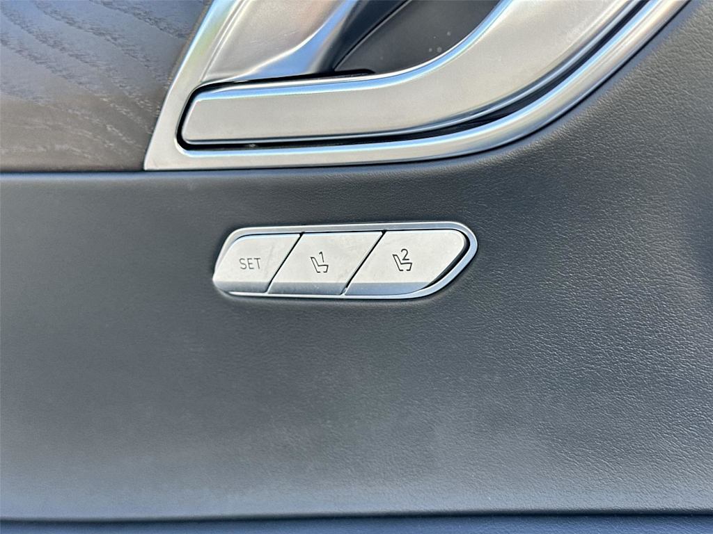 Thumbnail: 2021 Genesis GV80 - 34