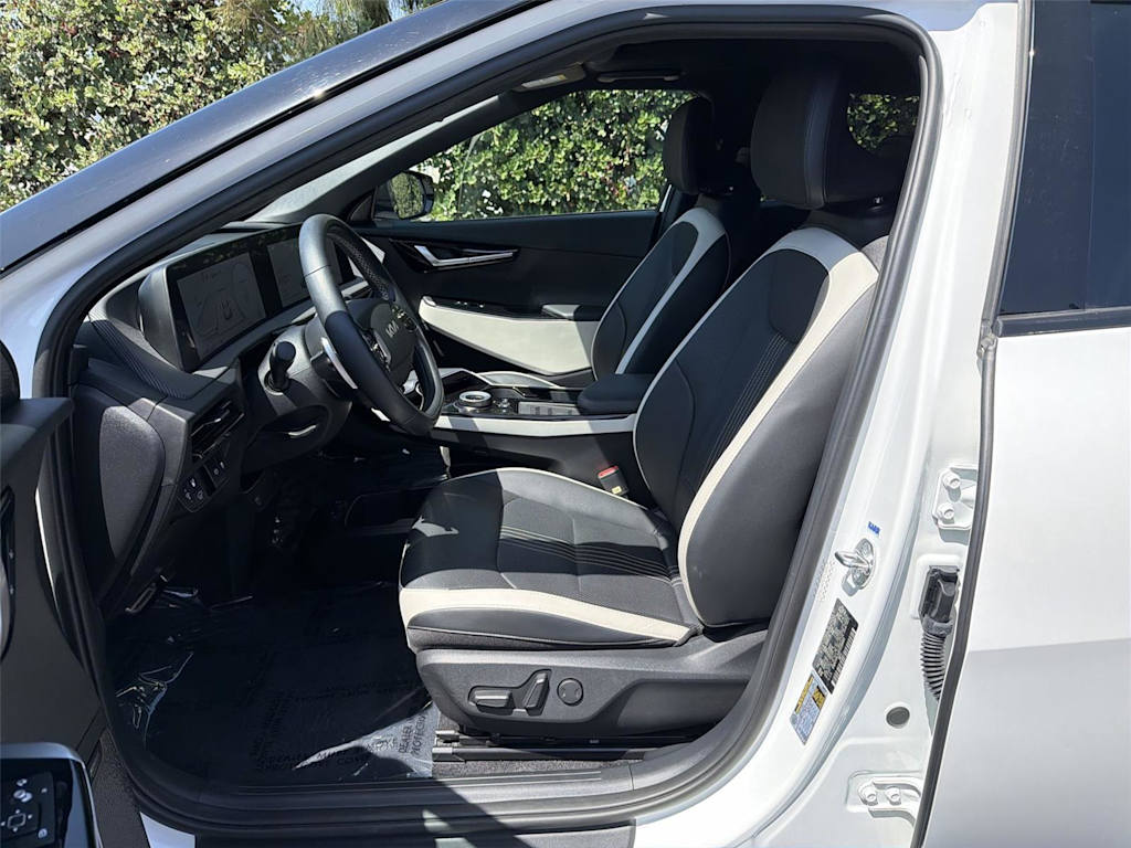 Thumbnail: 2023 Kia EV6 - 10