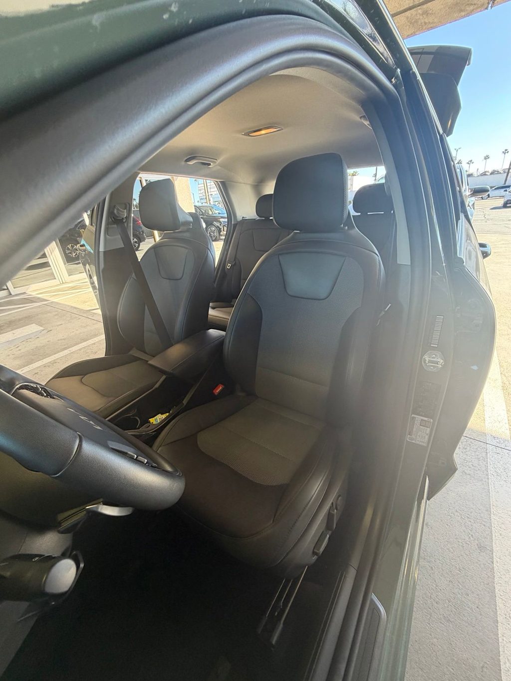 Thumbnail: 2023 Kia Niro - 5