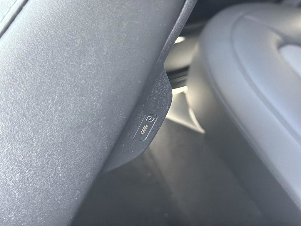 Thumbnail: 2023 Kia Niro - 35