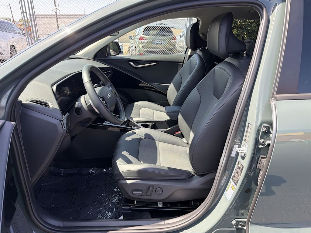 Thumbnail: 2023 Kia Niro - 11