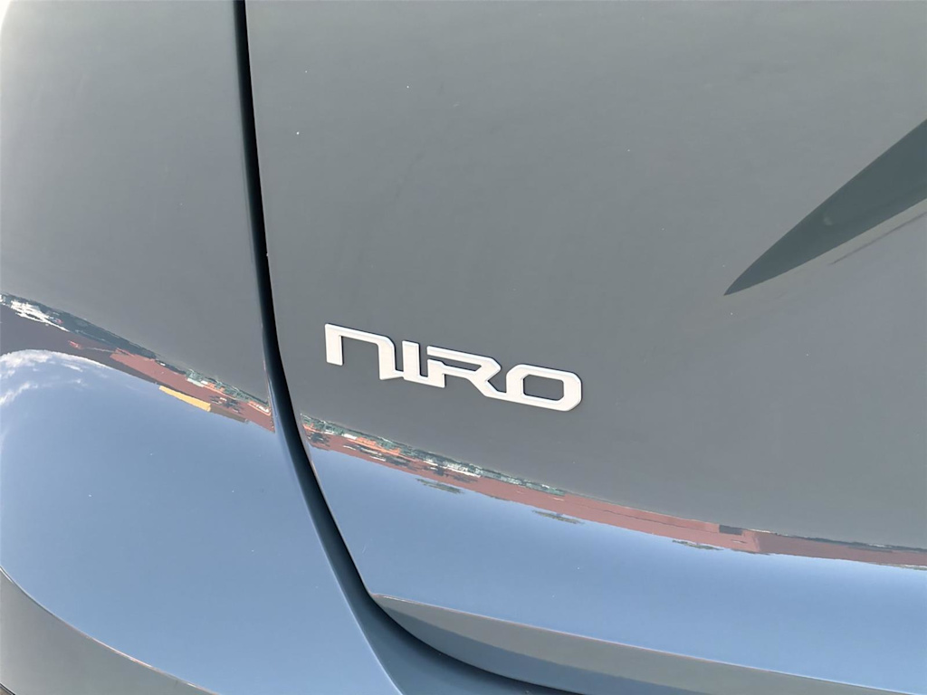 Thumbnail: 2023 Kia Niro - 7