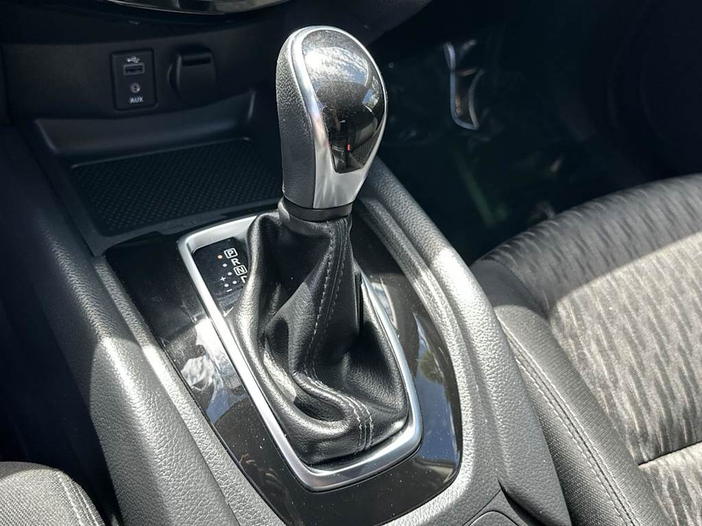 Thumbnail: 2017 Nissan Rogue - 17